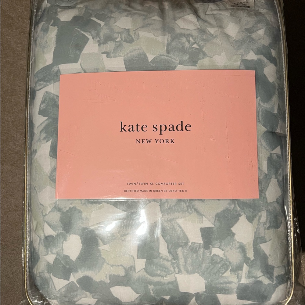 Brand New Kate Spade Twin XL Comforter Set